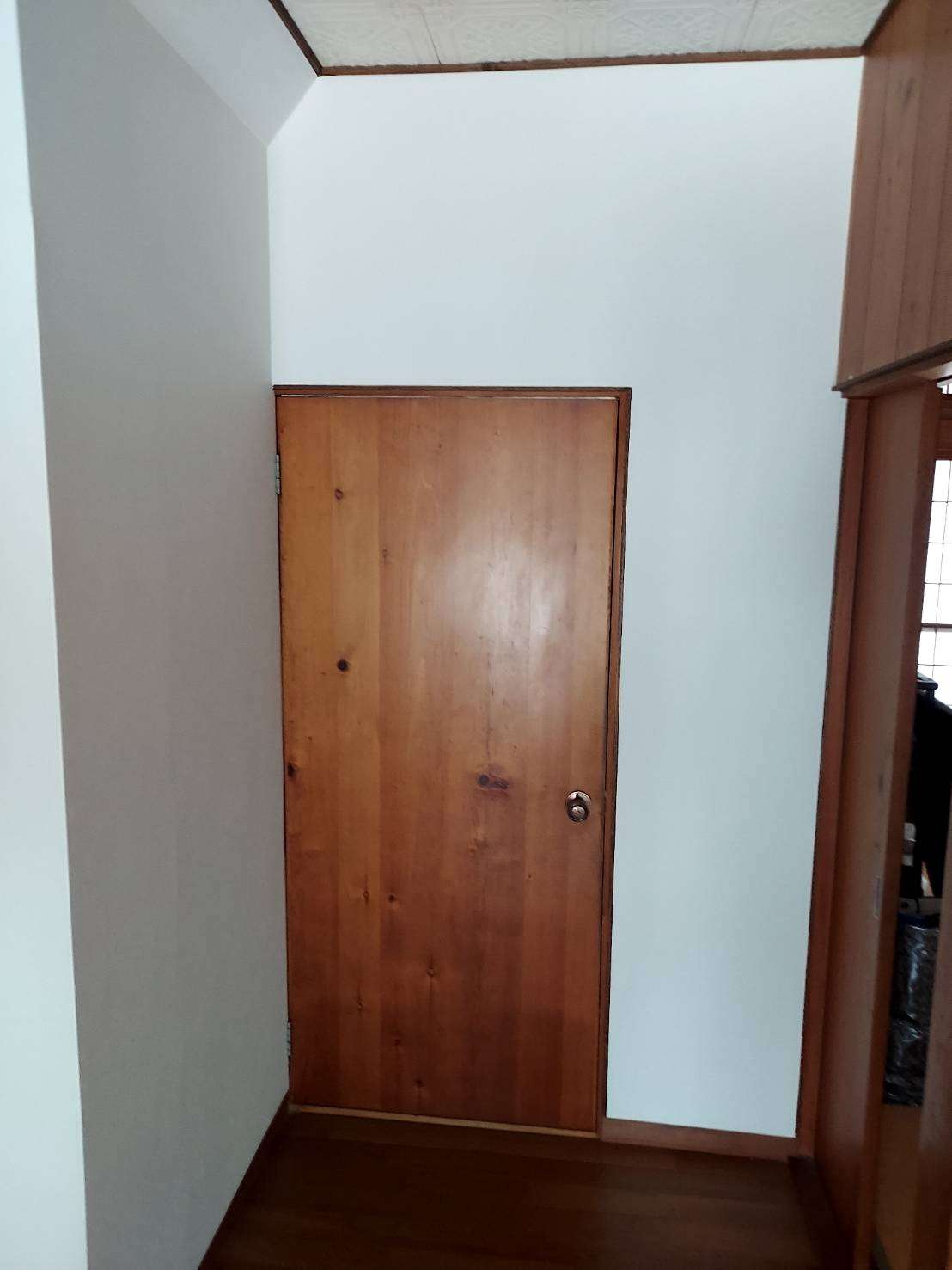 室内壁のクロス貼替え